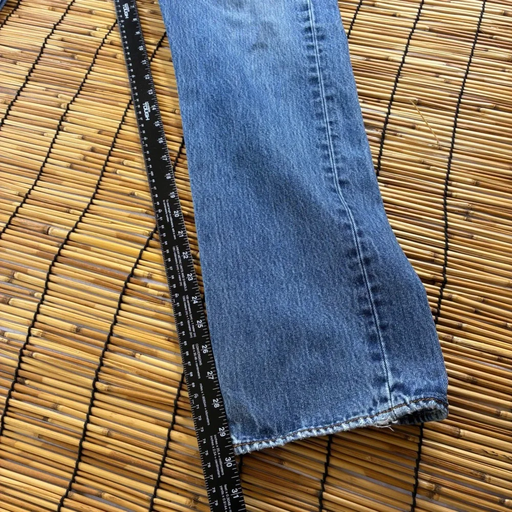 Levis 501 Original Fit Jeans Mens 34x32 Medium Wash Blue Denim Button Fly 00501